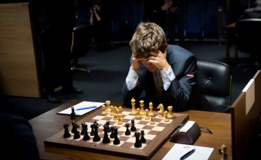 Një tabelë, 32 figura dhe dy lojtarë – shtrohet pyetja: Si arrin të mashtrojë dikush edhe në shah?