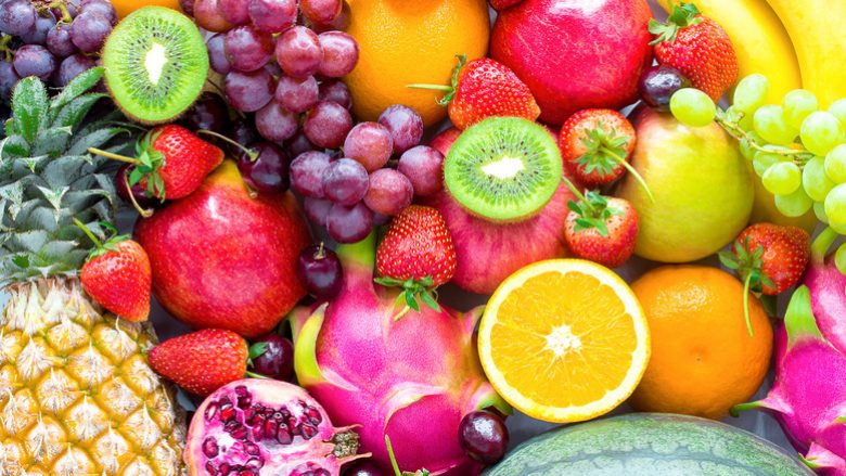 Përfitimet që sjell ngrënia e frutave në mëngjes