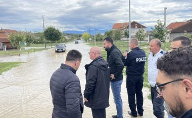 Reshjet në vend, ministri Krasniqi me kryetarët e komunave të prekura nga vërshimet dalin në terren