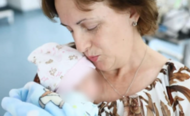 Prishtinasja 52 vjeçare bëhet nënë për herë të parë