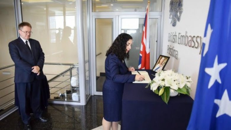 Vdekja e Mbretëreshës Elizabeth II, Osmani nënshkruhet në Librin e Ngushëllimeve
