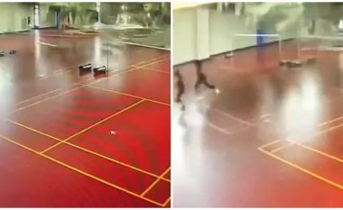 Momenti i shembjes së tavanit të palestrës nga lëkundjet e fuqishme të tërmetit që goditi Tajvanin, lojtarët vrapojnë për ta shpëtuar kokën