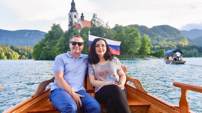 Çifti presidencial festojnë 10-vjetorin e martesës, Prindoni me dedikim për Vjosën: Një dekadë së bashku formalisht