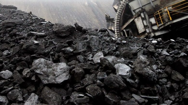 Hoti: Bizneset vendore po detyrohen të blejnë qymyr nga Serbia