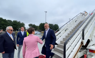 Rama mbërrin në Beograd, pritet nga kryeministrja serbe