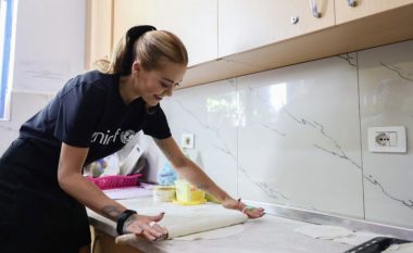 ‘Shpresoj ta kem bërë nënën krenare’ – Rita Ora përfshihet në gatim