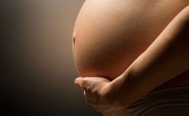 Ushqimet që duhet t’i shmangin gratë shtatzëna