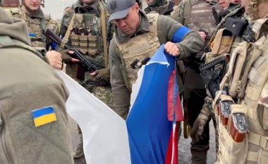 Ukrainasit pretendojnë se kanë zënë aq shumë rob lufte, sa që nuk po kanë hapësirë të mjaftueshme për ti “akomoduar”