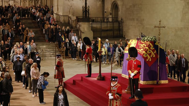 Më shumë se 250,000 njerëz e panë nga afër funeralin e Mbretëreshës në Westminster Hall në Londër