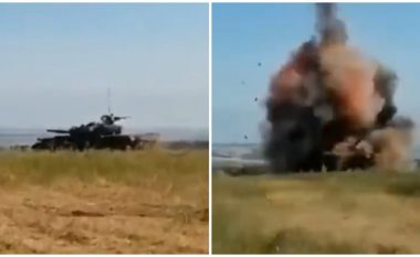 Prita e organizuar nga ukrainasit, tanku rus që kalonte në fushën e gjelbëruar hidhet në erë – bie në minë
