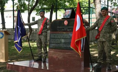 Përkujtohet ushtari turk i KFOR-it që humbi jetën në Kosovë derisa po asgjësonte një bombë