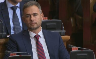 Deputeti serb ia thotë në sy Vuçiqit: Serbët e Kosovës po kërcënohen dhe maltretohen nga Radoiçiqi