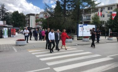 Kamberi: Besojmë që çështja e shqiptarëve të Luginës të jetë pjesë finale e bisedimeve