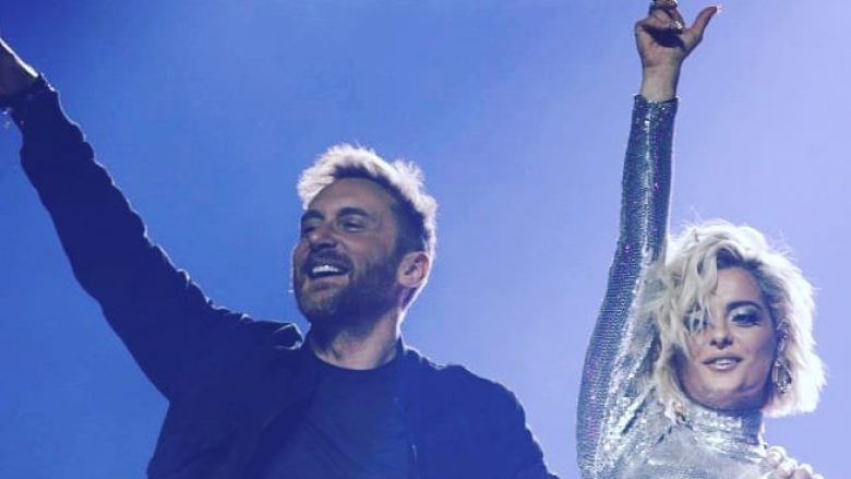 Kënga e re e Bebe Rexhës me David Guettan ngjitet në vendin e parë si kënga më e dëgjuar në botë, sipas iTunes