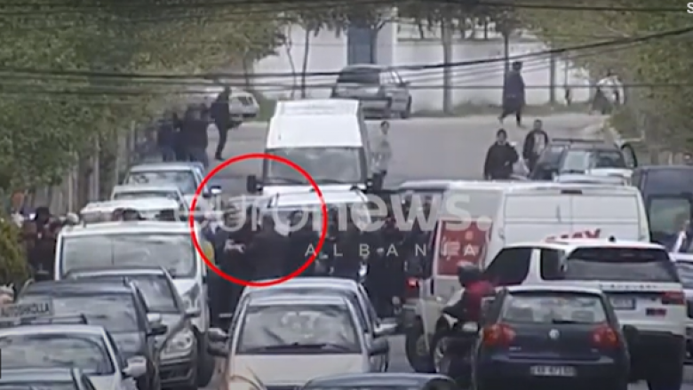 Del video e vrasjes së Pjerin Xhuvanit në Elbasan