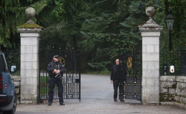 Familja mbretërore mblidhet në Balmoral mes shqetësimeve për shëndetin e Mbretëreshës