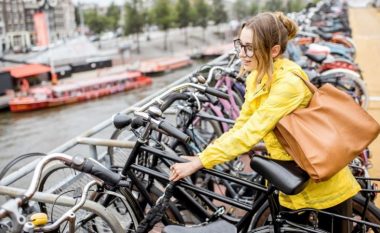 “Kombi i çiklizmit”: Si Holanda e ‘ridizajnoi’ veten si një vend i përshtatshëm për biçikleta