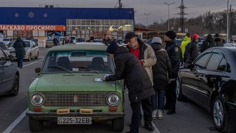 I frikësohen kundërofensivës ukrainase, rusët fillojnë evakuimin e 60 mijë personave nga rajoni i Khersonit  