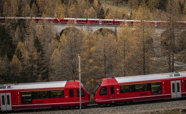 Zviceranët me rekord të ri botëror, shfaqin trenin më të gjatë – ka 100 vagonë dhe shtrihet në 1.9 kilometra hekurudhë