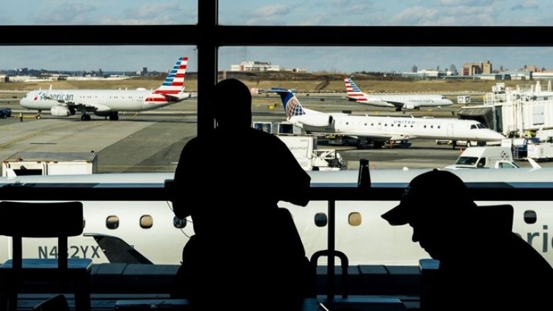 Hakohen ueb-faqet e dhjetëra aeroporteve amerikane