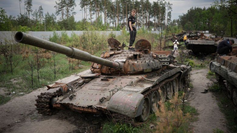 Autoritetet ukrainase: Kemi vrarë 61,680 trupa ushtarë dhe shkatërruar mbi 2000 tanke e 260 aeroplanë