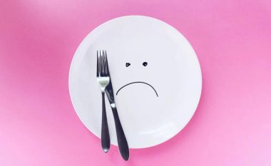 Jeni vërtet të uritur apo ju mashtron oreksi: Shtatë shenja që duhet të hani menjëherë
