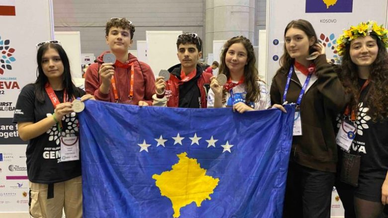 UBT-së i ndahet vendi i dytë në botë dhe sjell medaljen e argjendtë në Kosovë nga olimpiada botërore e robotikës