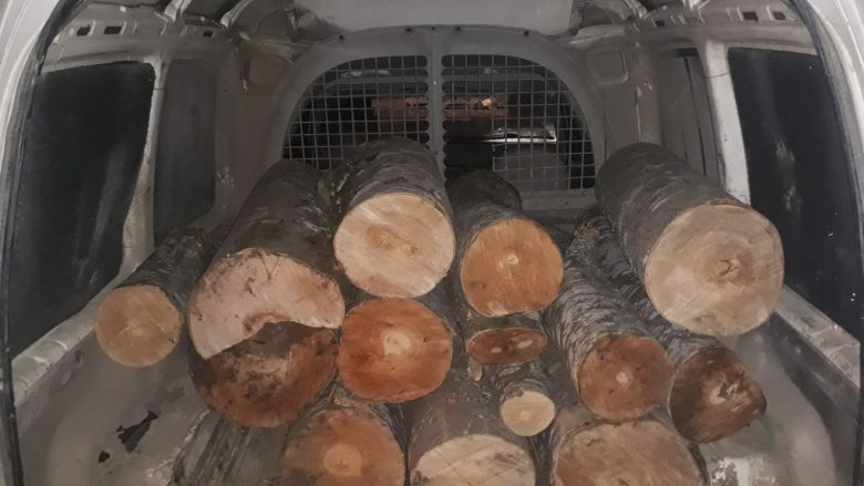 Po transportonin drunj ilegalisht, ndalohen dy persona në Shtërpcë