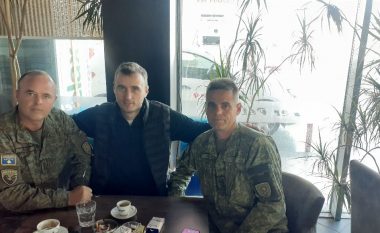 Ushtarët e FSK-së gjejnë kuletën me 600 euro dhe dokumente, ia dorëzojnë pronarit