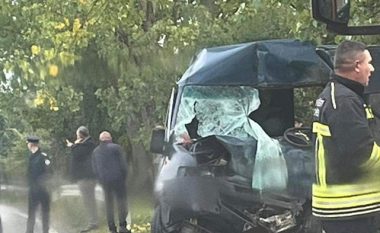 Aksident i rëndë në rrugën Klinë-Pejë, dy të lënduar