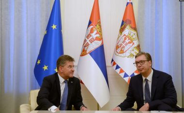 Vuçiq dhe Lajçak bisedojnë për çështjet e hapura në dialog