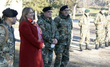 Petrovska: Maqedonia e Veriut do të dërgojë ndihmë të re ushtarake në Ukrainë