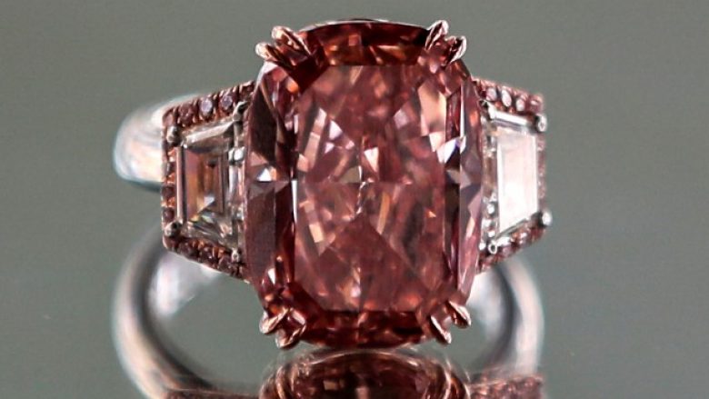 Diamanti Williamson Pink Star shitet për 58 milionë dollarë