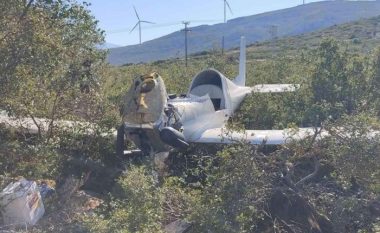 Një aeroplan rrëzohet pranë një autostrade në Greqi, humb jetën piloti