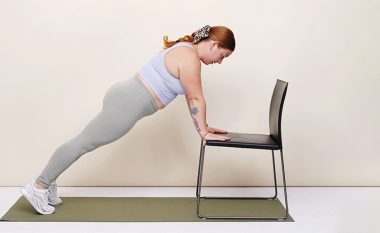 Ju mjafton një karrige dhe pak vullnet të mirë: Këto tri ushtrime do të skalitin trupin tuaj