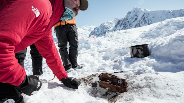 Kamerat e një eksploruesi u gjetën pas 85 vjetësh në akullnajën Yukon të Kanadasë