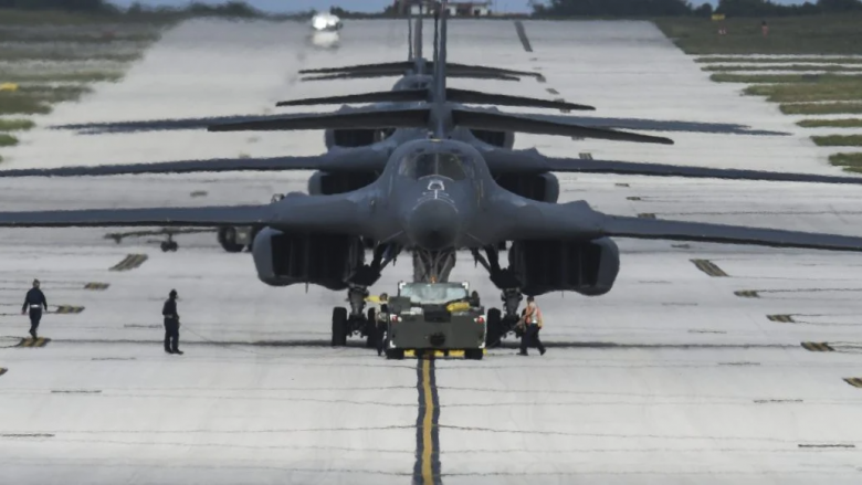 Bombarduesit amerikanë B-1B zbarkojnë në Guam