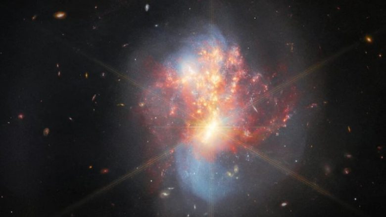 Teleskopi James Webb kap “bashkimin e galaktikave” 270 milionë vite dritë larg