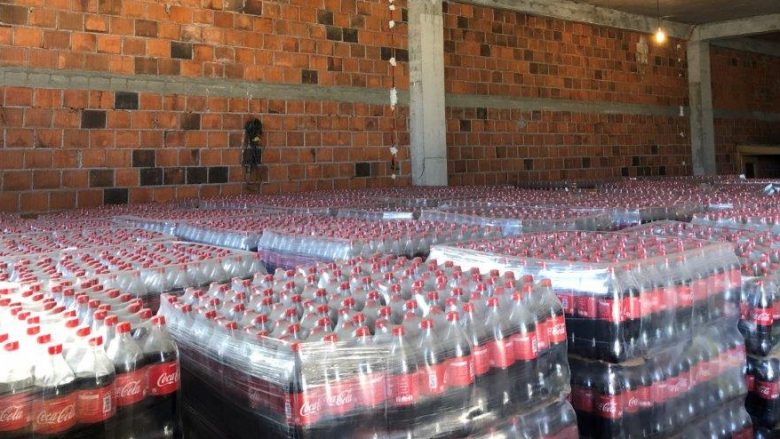 Konfiskohen mbi 64 mijë litra “Coca-Cola” me origjinë nga Iraku