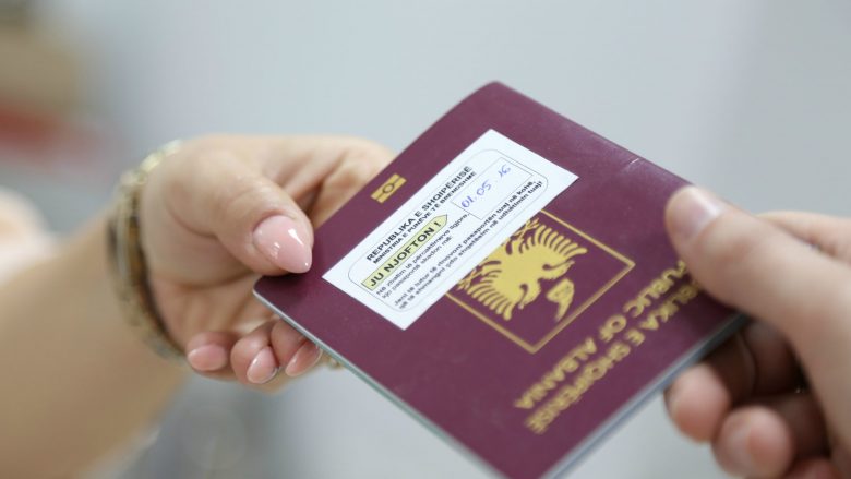 Spahiu tregon pse qytetarët e Kosovës duhet të marrin pasaportë shqiptare