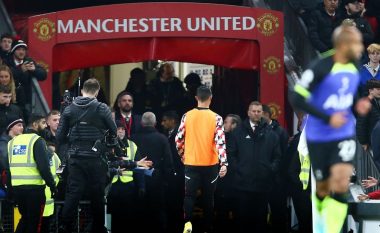 Drejtuesit e Man Utd pritet ta lirojnë nga kontrata Ronaldon