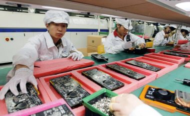 Kompanitë e mëdha teknologjike po largojnë fabrikat nga Kina