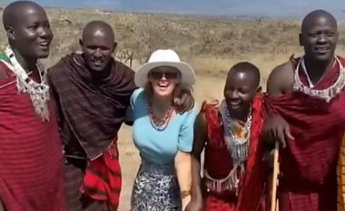 Një grua nga Kalifornia udhëtoi mbi 14 mijë kilometra për t’u martuar me një burrë të fisit Maasai – 30 vjet më të ri