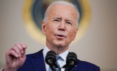 Joe Biden thotë se “Putini mund të qëndrojë në pushtet nëse largohet nga Ukraina”