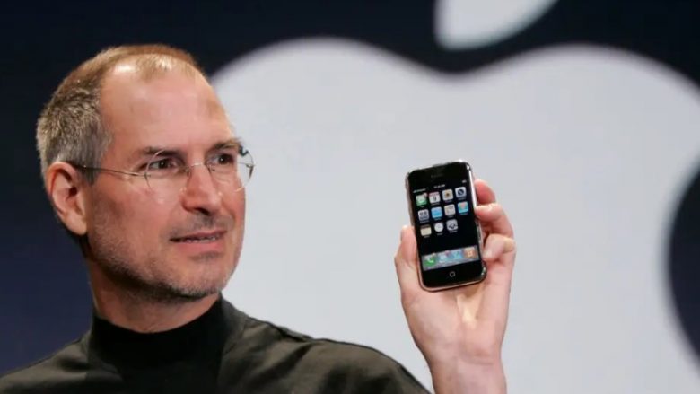 Një iPhone i gjeneratës së parë i vitit 2007 – i pahapur në kutinë e tij origjinale – pritet të shitet për më shumë se 30,000 euro