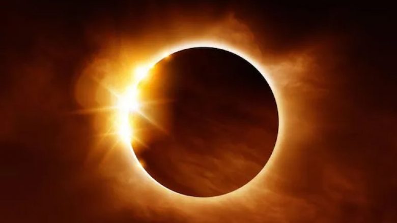 Të martën ndodhi eklipsi i pjesshëm i diellit, i fundit për vitin 2022 – ju mund ta ndiqnit LIVE edhe nga Kosova