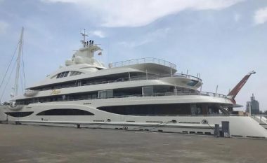 Mbërrin në portin e Durrësit jahti i njeriut më të pasur në Indi