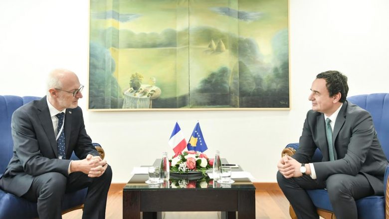 Kurti dhe ambasadori i Francës të gatshëm për shtim të prezencës franceze në Kosovë