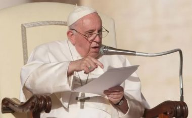 Edhe priftërinjtë dhe murgeshat shikojnë pornografi, thotë Papa – tregon ‘rrezikun që vjen nga një gjë e tillë’