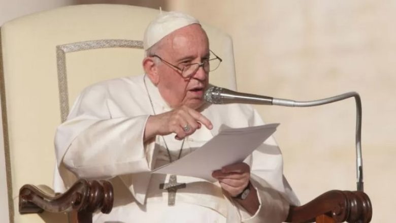 Edhe priftërinjtë dhe murgeshat shikojnë pornografi, thotë Papa – tregon ‘rrezikun që vjen nga një gjë e tillë’